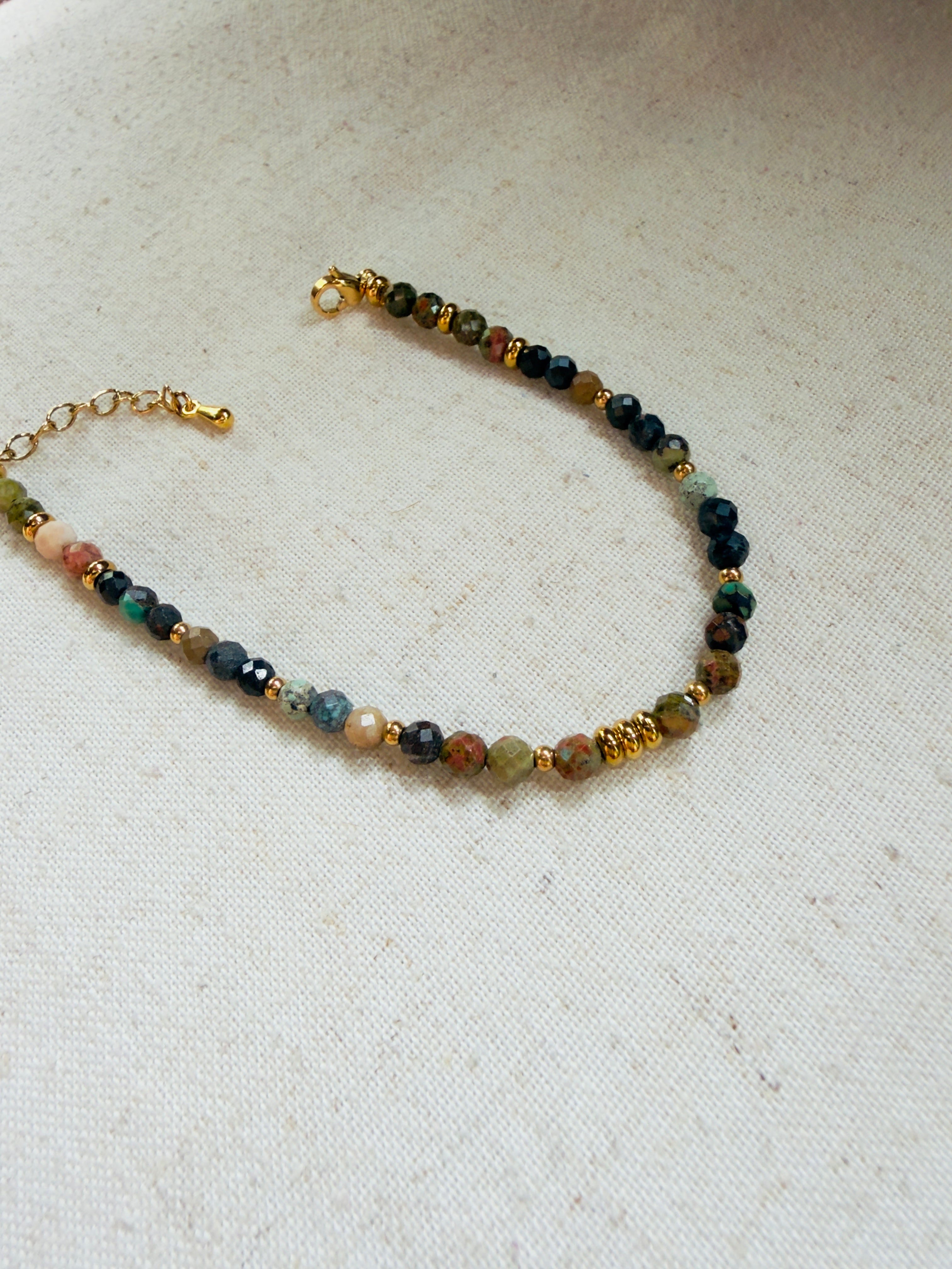 Bracelet en pierres naturelles turquoise africaine et unakite – Élina
