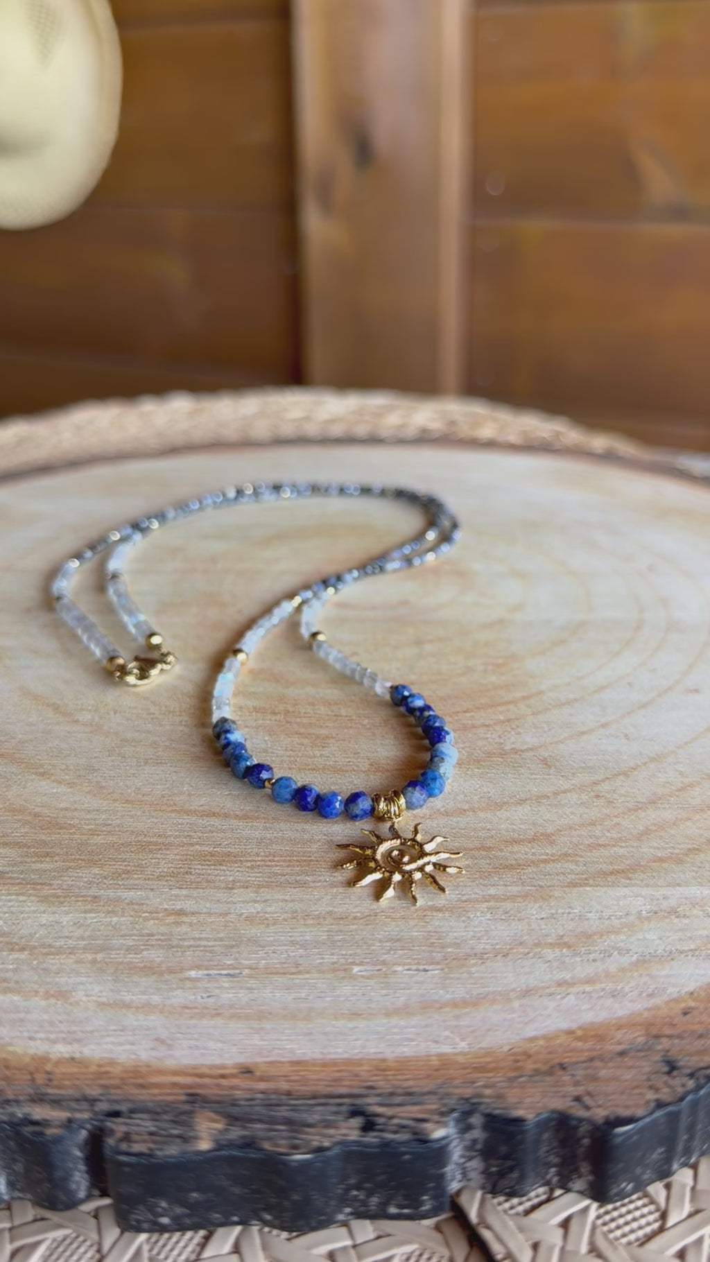 Chaîne de taille solaire – Lapis lazuli, saphir et labradorite