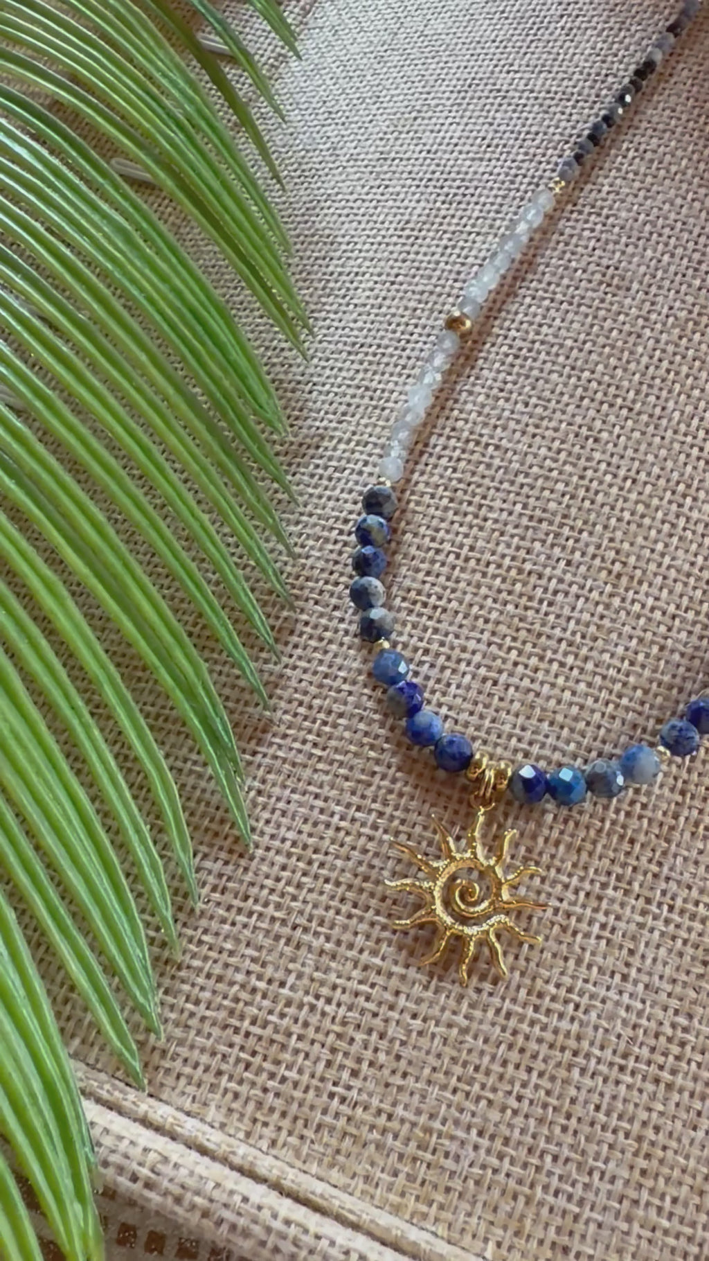 Chaîne de taille solaire – Lapis lazuli, saphir et labradorite