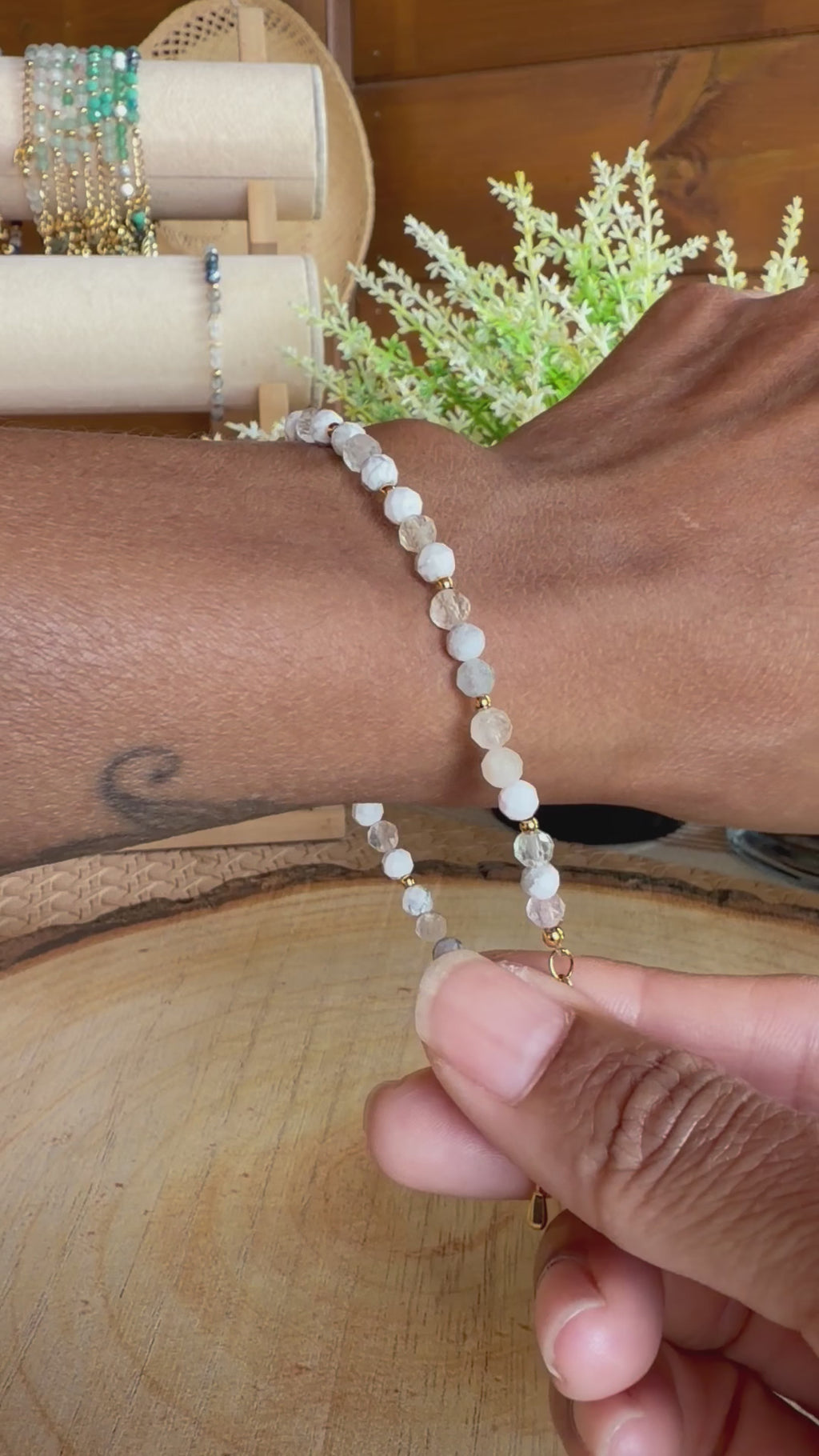 Bracelet en pierres naturelles howlite, fluorine et citrine – Léana
