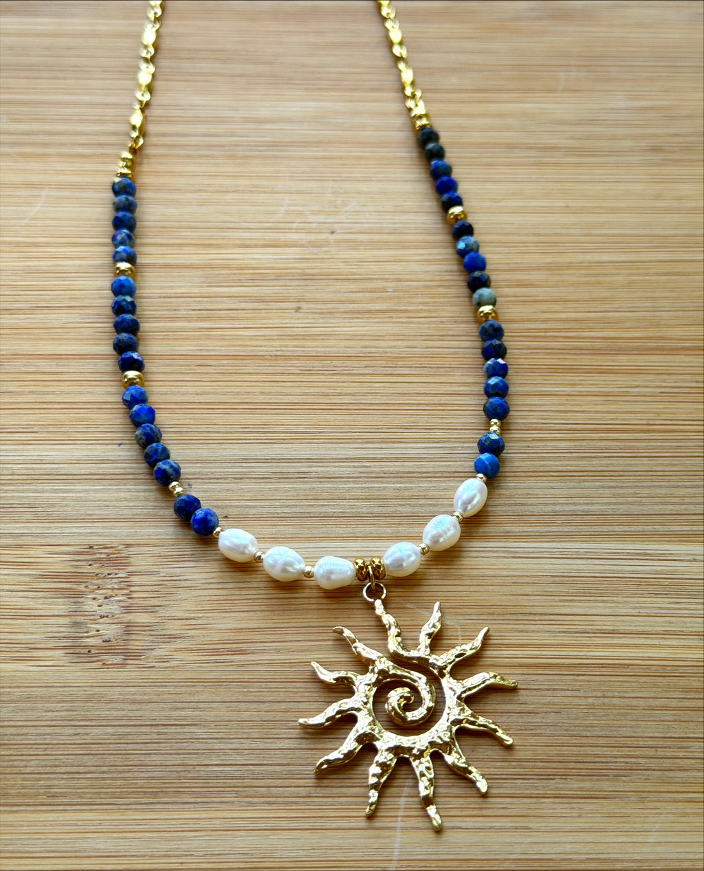 Collier Solea– Perles d’eau douce & Lapis-Lazuli- chaîne en acier inoxydable